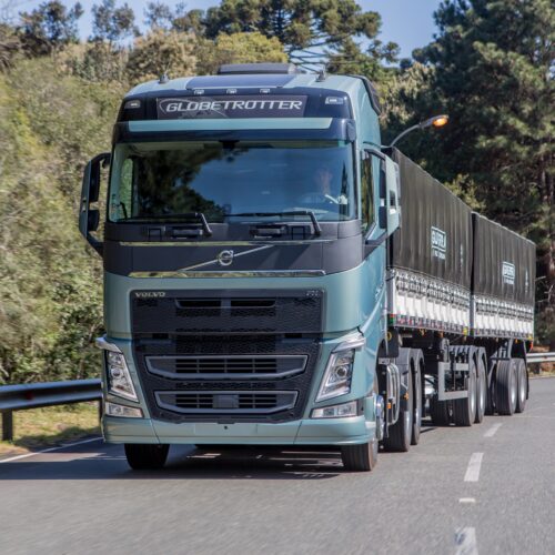 Volvo apresenta o novo FH configuração de eixos 8x2 de fábrica e