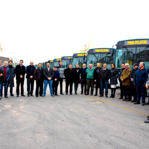 Volvo B270F - Volvo Bus Latin America entregou hoje, 16 de junho, 59 ônibus para o sistema de transporte urbano de Pelotas 