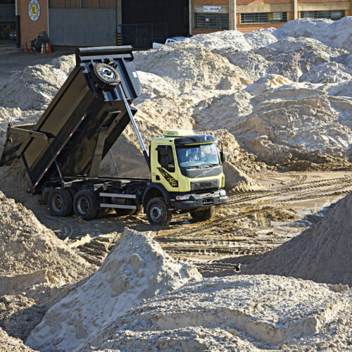 Volvo Trucks VM - VM com PBT (Peso Bruto Total) de 32 toneladas 