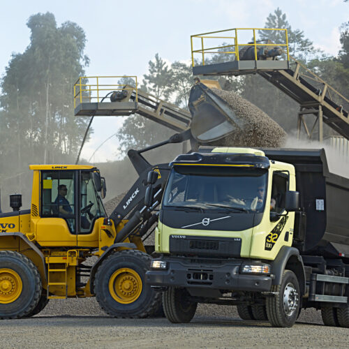 Volvo Trucks VM - VM com PBT (Peso Bruto Total) de 32 toneladas 