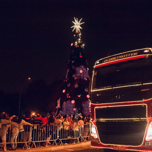 Volvo Trucks - Volvo é parceira da Caravana Iluminada da Coca Cola pelo terceiro ano consecutivo 