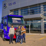 Volvo VM 70.000 vai para casal do RS, que celebra seu primeiro caminhão zero quilômetro 