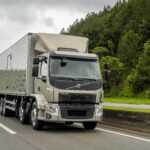 Com vendas do VM em alta, Volvo lança versão 2022 com mudanças internas na cabine 