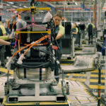 Volvo inicia produção em série de seus caminhões elétricos pesados na Europa 