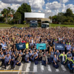 Volvo celebra início da produção de caminhões e ônibus Euro 6 no Brasil 