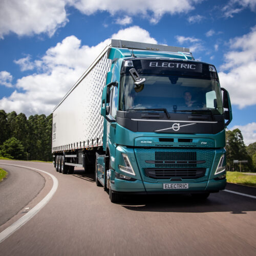 Volvo faz seu primeiro negócio de caminhões elétricos pesados no BrasilCaminhão Volvo FM ELECTRIC 100% Elétrico. Foto: Rodolfo Buhrer / La Image / Volvo 