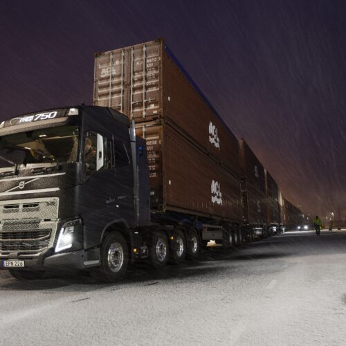 Volvo FH16 750 - 750 Tonnes Video 