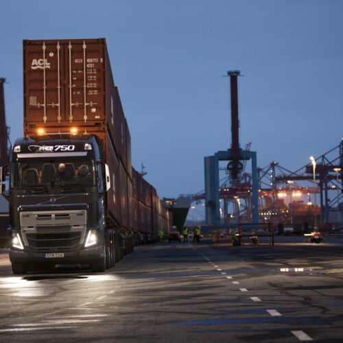 Volvo FH16 750 - 750 Tonnes Video 