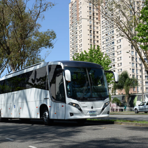 Volvo B320R, modelo versátil com versões para aplicações urbana, rodoviária e de fretamento 