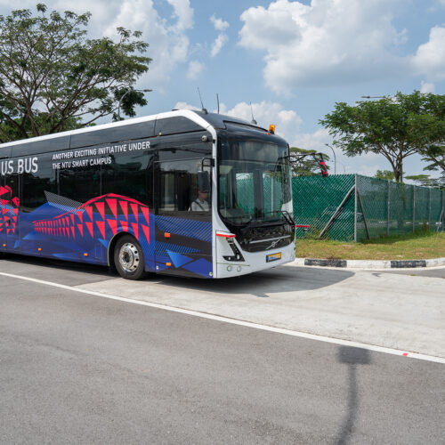 Ônibus Volvo autônomo em testes em Singapura 