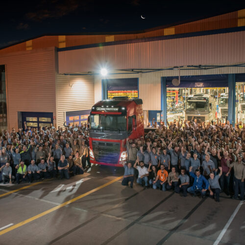 Volvo contrata 300 funcionários e expande segundo turno 