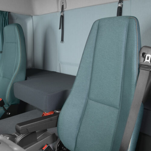 Com vendas do VM em alta, Volvo lança versão 2022 com mudanças internas na cabine (3) 