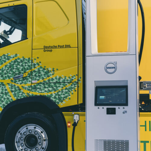 DHL inicia testes com um Volvo FH Elétrico na Europa 
