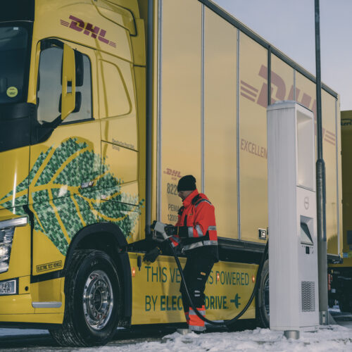 DHL inicia testes com um Volvo FH Elétrico na Europa 