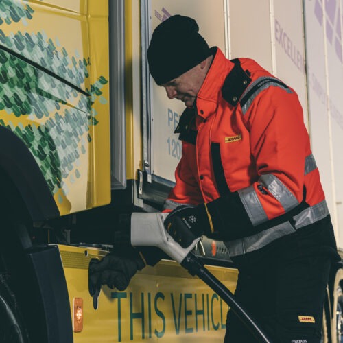 DHL inicia testes com um Volvo FH Elétrico na Europa 