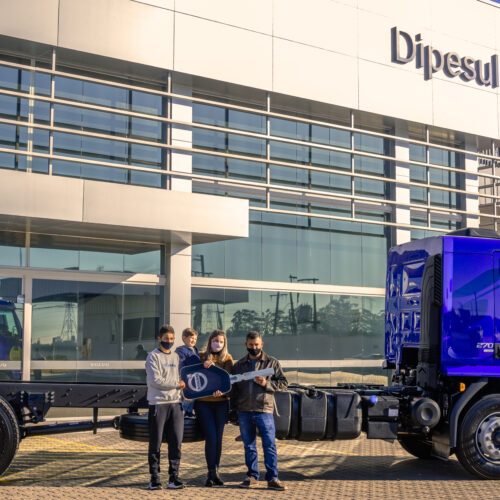 Volvo VM 70.000 vai para casal do RS, que celebra seu primeiro caminhão zero quilômetro (1) 