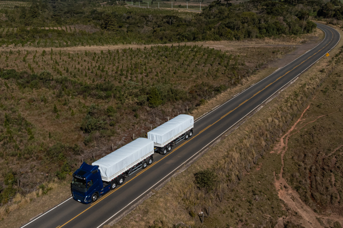 <h6>Volvo FH 2025 chega com avanços em produtividade e evolução de recursos de inteligência artificial</h6>