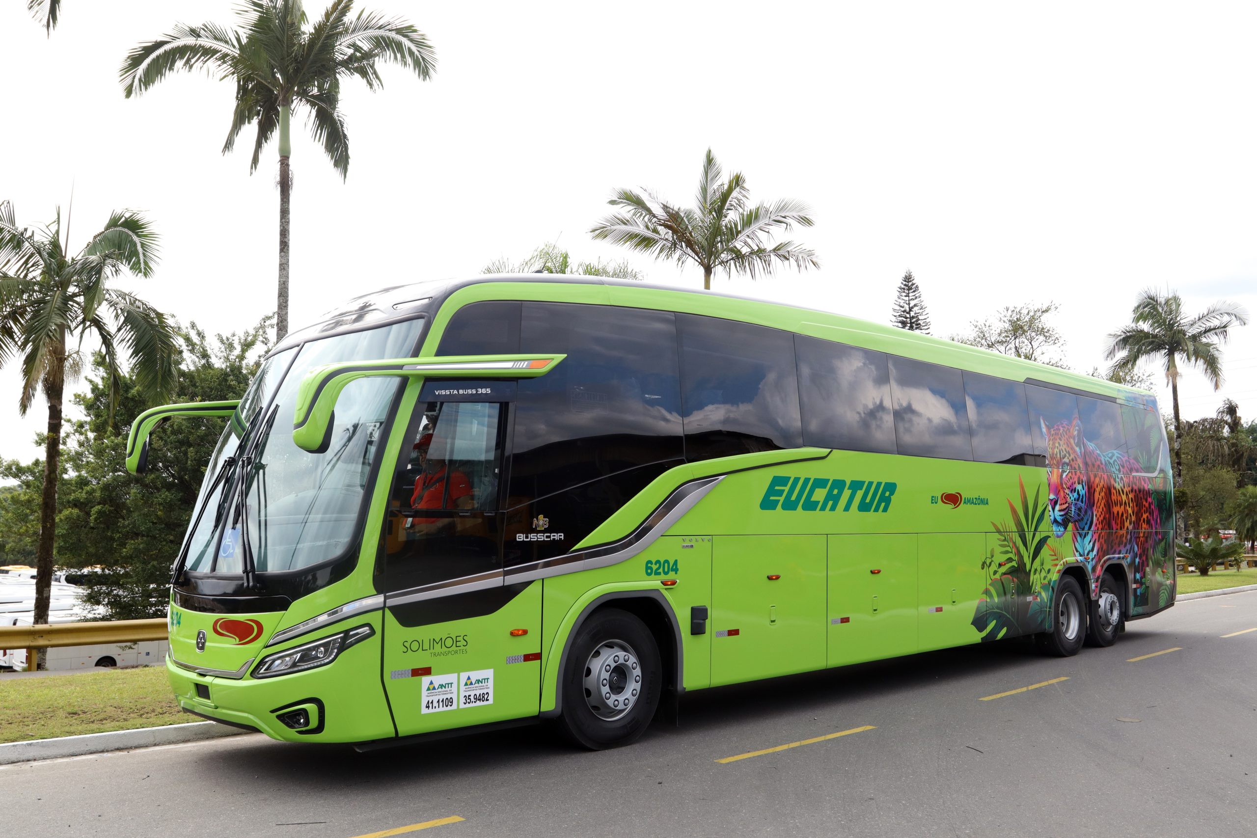 Eucatur estreia os primeiros ônibus rodoviários 6×2 de 15 metros do Brasil